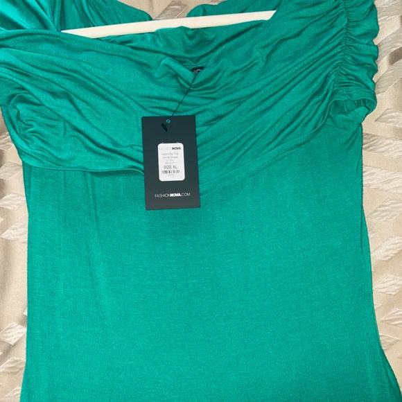 Kelly Green Off the shoulder Dress - Picture 3 of 3